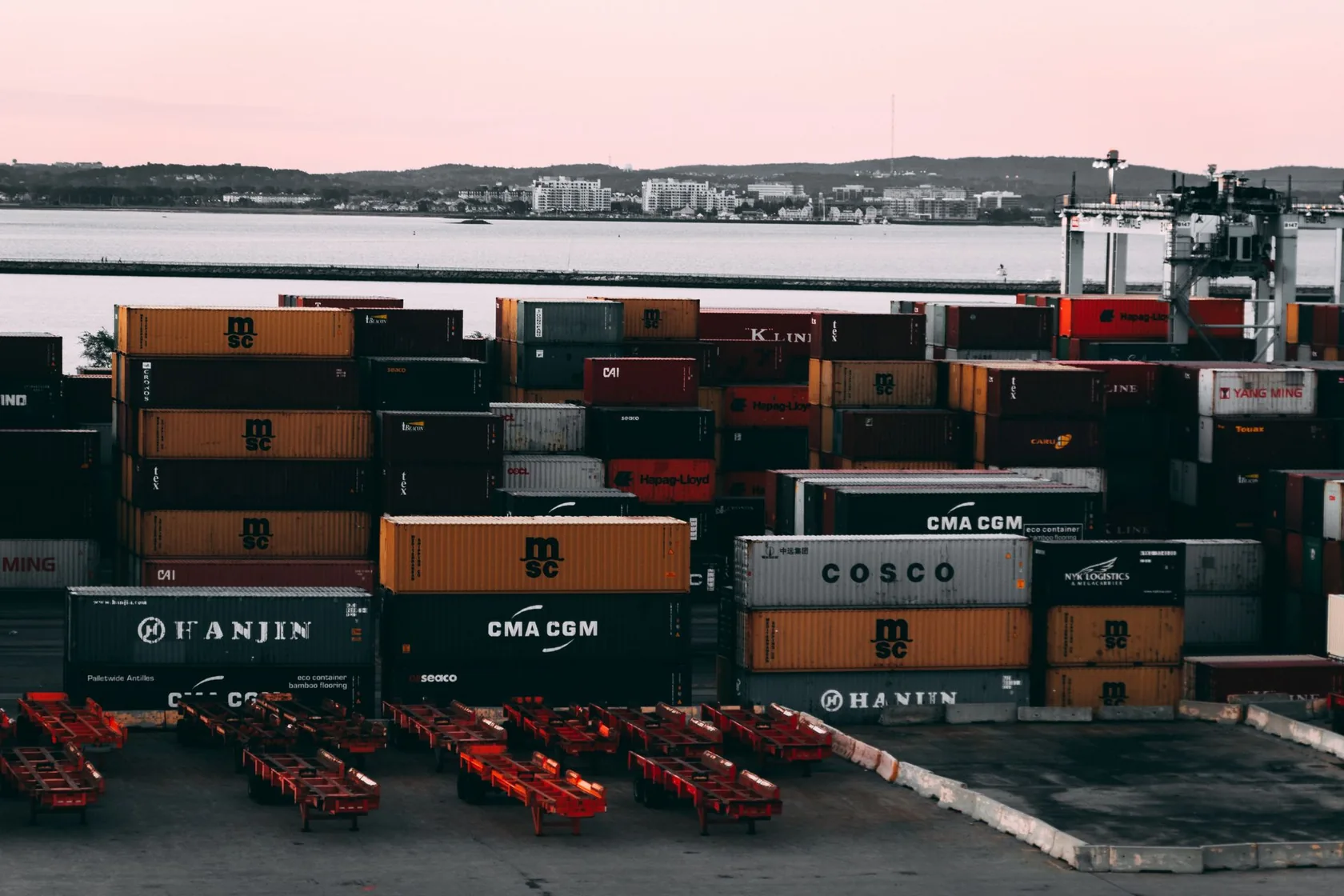 Buque de carga y operaciones portuarias