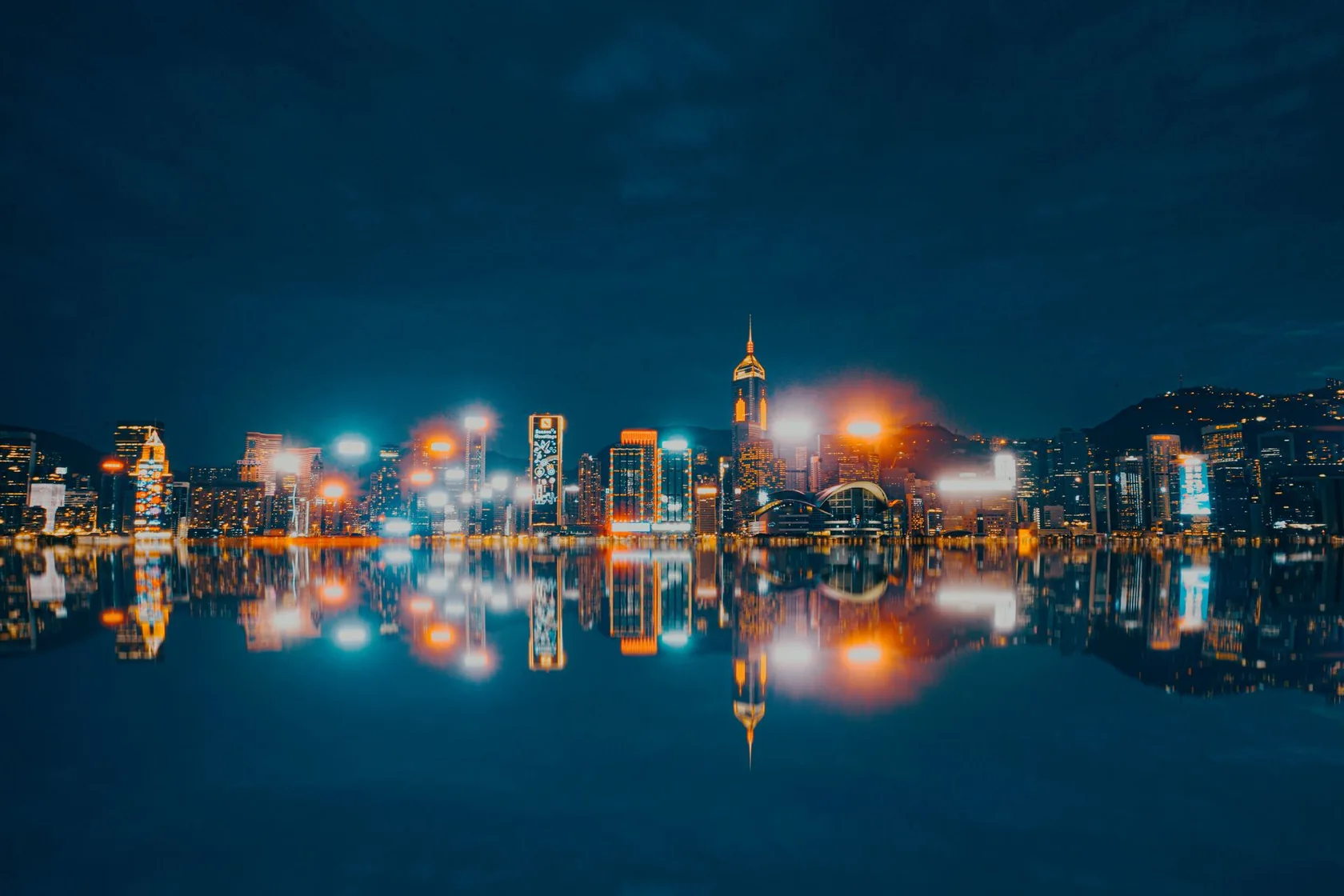 Vista urbana de una ciudad portuaria de Asia